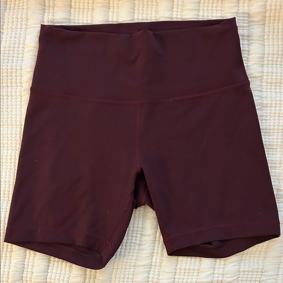 lululemon athletica Wunder Train Maroon Shorts - Picture 1 of 2